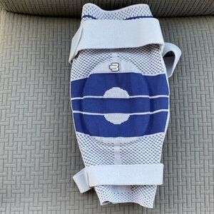 BAUERFEIND GENUTRAIN S Size 7 Right Knee Brace